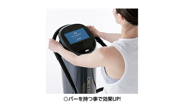 握りやすく設計されたポージングアシストバー